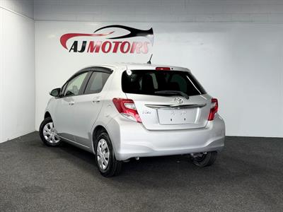 2015 Toyota Vitz - Thumbnail