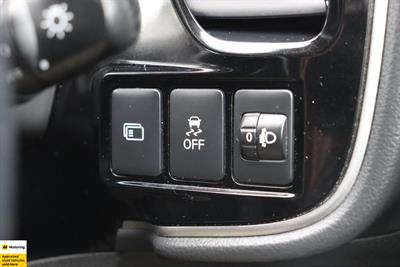 2020 Mitsubishi Outlander - Thumbnail