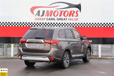 2020 Mitsubishi Outlander - Thumbnail