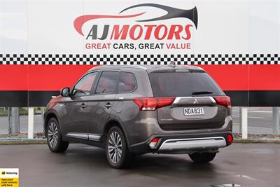 2020 Mitsubishi Outlander - Thumbnail