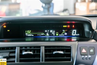 2012 Toyota Prius - Thumbnail