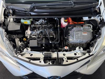 2017 Toyota Vitz - Thumbnail