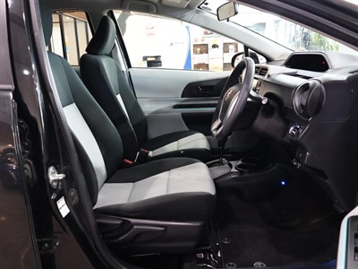 2013 Toyota Aqua - Thumbnail