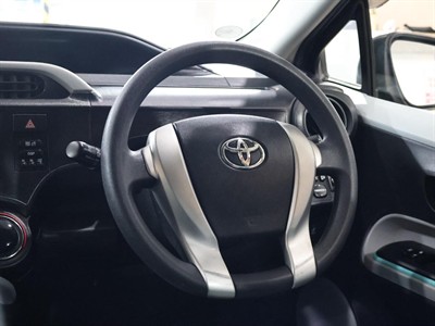 2013 Toyota Aqua - Thumbnail