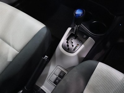 2013 Toyota Aqua - Thumbnail