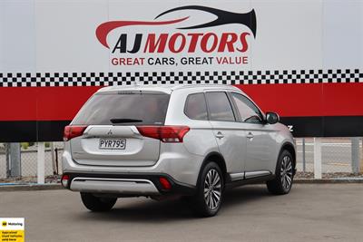 2021 Mitsubishi Outlander - Thumbnail