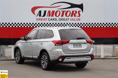 2021 Mitsubishi Outlander - Thumbnail