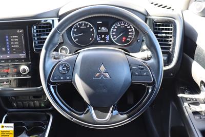 2021 Mitsubishi Outlander - Thumbnail