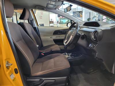 2012 Toyota Aqua - Thumbnail