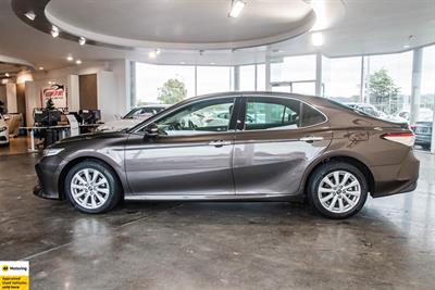 2017 Toyota Camry - Thumbnail