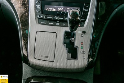 2012 Toyota Vellfire - Thumbnail