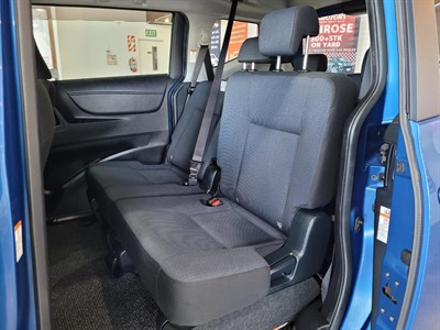 2017 Toyota Sienta - Thumbnail