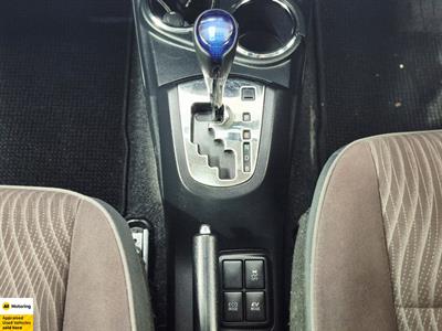 2015 Toyota Aqua - Thumbnail