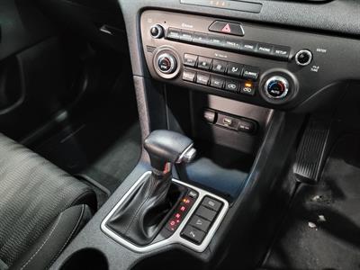 2020 Kia Sportage - Thumbnail