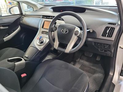 2013 Toyota Prius - Thumbnail