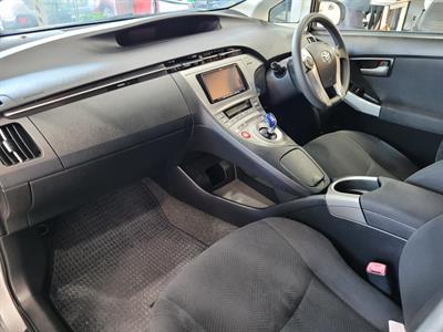 2013 Toyota Prius - Thumbnail