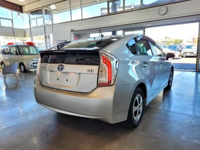 2013 Toyota Prius - Thumbnail