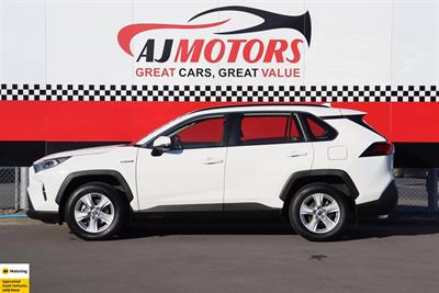 2020 Toyota RAV4 - Thumbnail