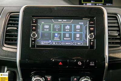 2018 Nissan Serena - Thumbnail