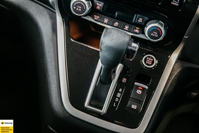 2018 Nissan Serena - Thumbnail