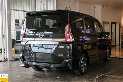2018 Nissan Serena - Thumbnail