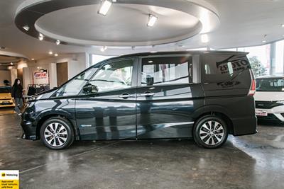 2018 Nissan Serena - Thumbnail