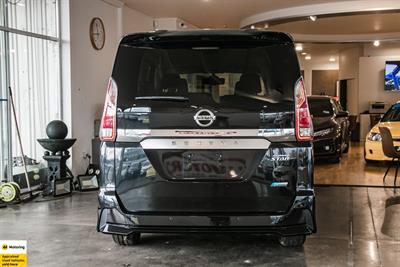 2018 Nissan Serena - Thumbnail