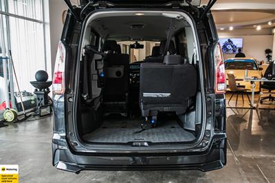 2018 Nissan Serena - Thumbnail