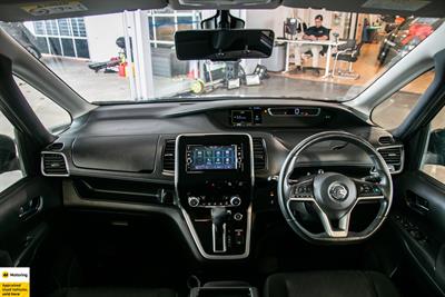 2018 Nissan Serena - Thumbnail