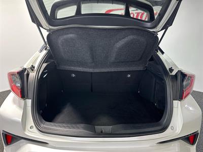2017 Toyota C-HR - Thumbnail