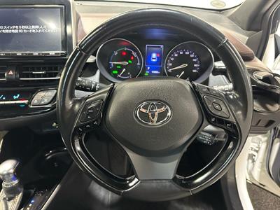 2017 Toyota C-HR - Thumbnail