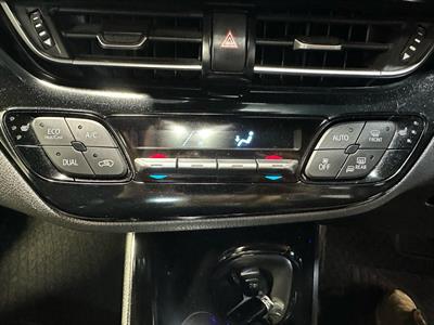 2017 Toyota C-HR - Thumbnail