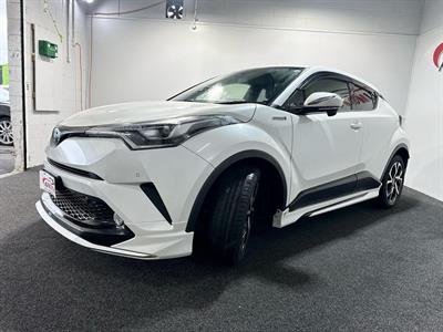 2017 Toyota C-HR - Thumbnail