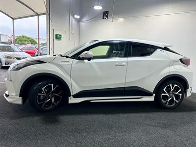 2017 Toyota C-HR - Thumbnail