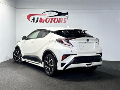2017 Toyota C-HR - Thumbnail