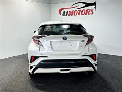 2017 Toyota C-HR - Thumbnail