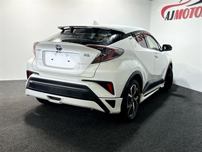 2017 Toyota C-HR - Thumbnail