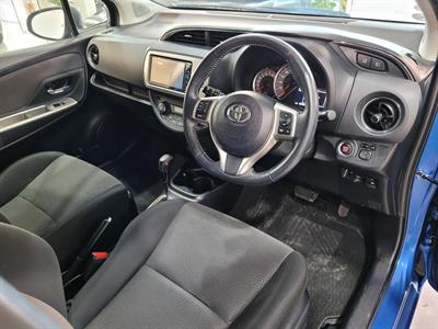 2015 Toyota Vitz - Thumbnail