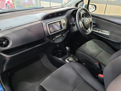 2015 Toyota Vitz - Thumbnail