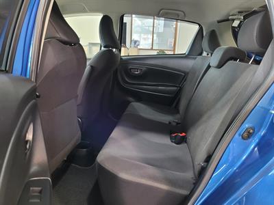 2015 Toyota Vitz - Thumbnail