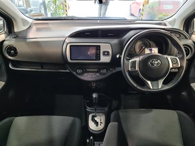 2015 Toyota Vitz - Thumbnail