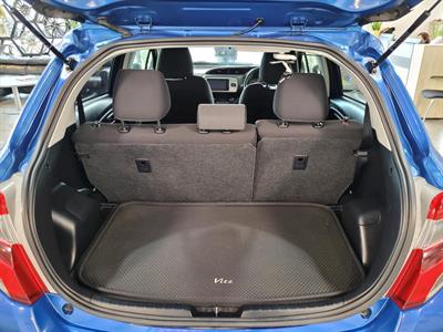 2015 Toyota Vitz - Thumbnail