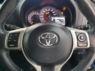 2015 Toyota Vitz - Thumbnail