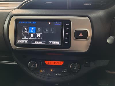 2015 Toyota Vitz - Thumbnail