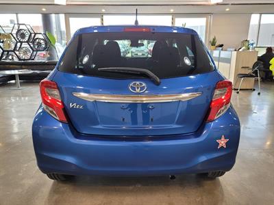 2015 Toyota Vitz - Thumbnail