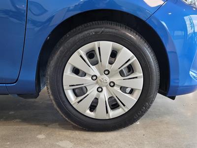 2015 Toyota Vitz - Thumbnail