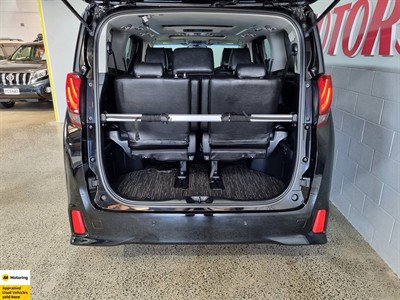 2017 Toyota Alphard - Thumbnail