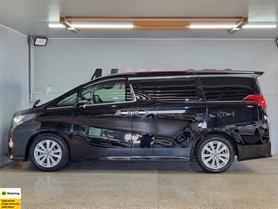 2017 Toyota Alphard - Thumbnail