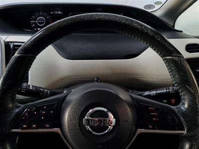 2016 Nissan Serena - Thumbnail