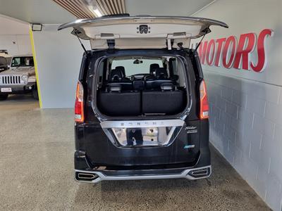 2016 Nissan Serena - Thumbnail